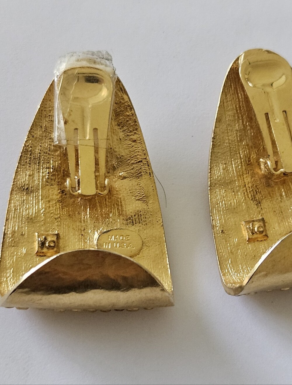 Vogue Les Bernard Vintage Earrings, Signed VO, Made In USA, Clip On Earrings - Picture 3 of 8